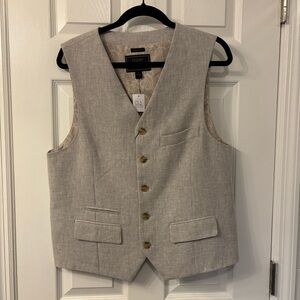 J.S. A. Bank Men’s Tailored Fit Vest Beige Linen Blend Size Medium, NWT